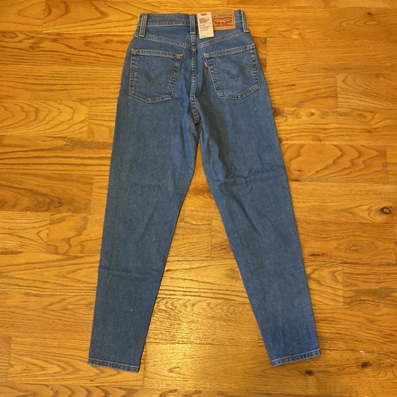 NWT Levi’s High Waisted Tapered Jeans in FYI in Size 23 x 27 - Picture 5 of 16